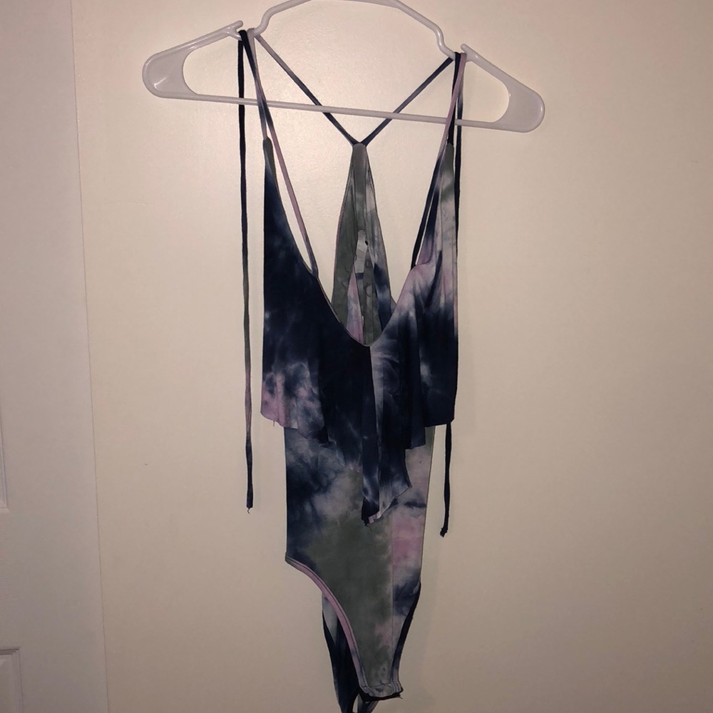 Small tie dye bodysuit from fashion nova💓